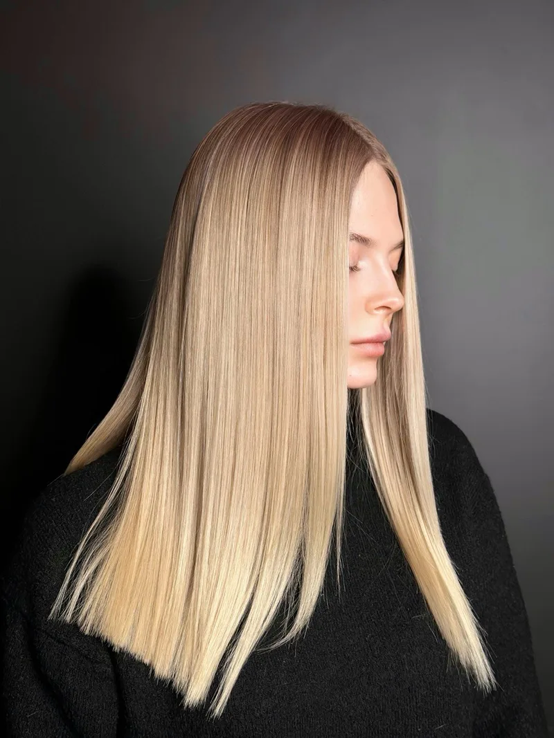 Airtouch dažymas — šviesus blondas, sklandus perėjimas nuo šaknų, koloristė Nadzeya, Vilnius