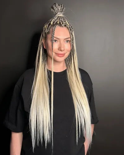 Pynimo karūna su platinos blondo ilginimais — plaukų stilistė Nadzeya, Vilnius
